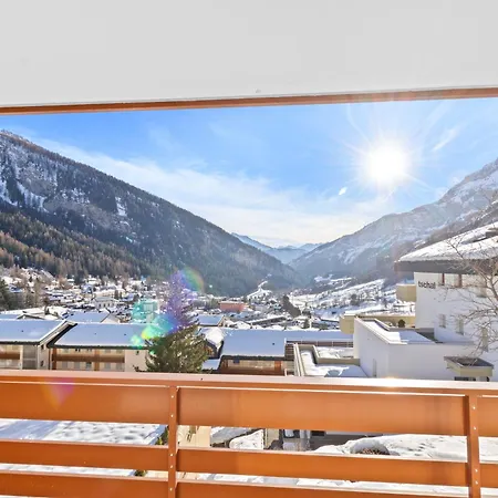 Avec Vue Majestueuse Sur Les Montagnes Leukerbad