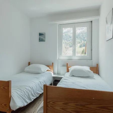 Avec Vue Majestueuse Sur Les Montagnes