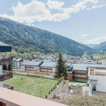 Avec Vue Majestueuse Sur Les Montagnes