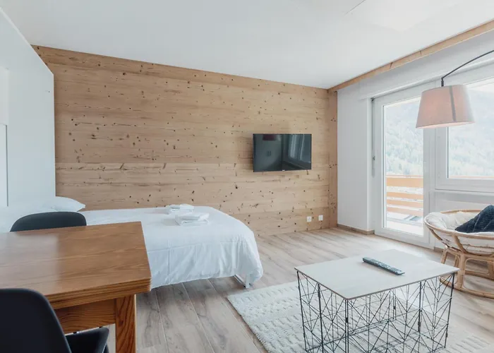 Avec Vue Majestueuse Sur Les Montagnes *