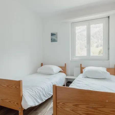 Avec Vue Majestueuse Sur Les Montagnes Leukerbad