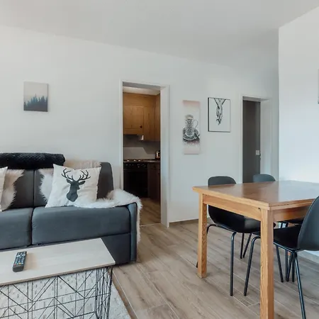 Avec Vue Majestueuse Sur Les Montagnes *